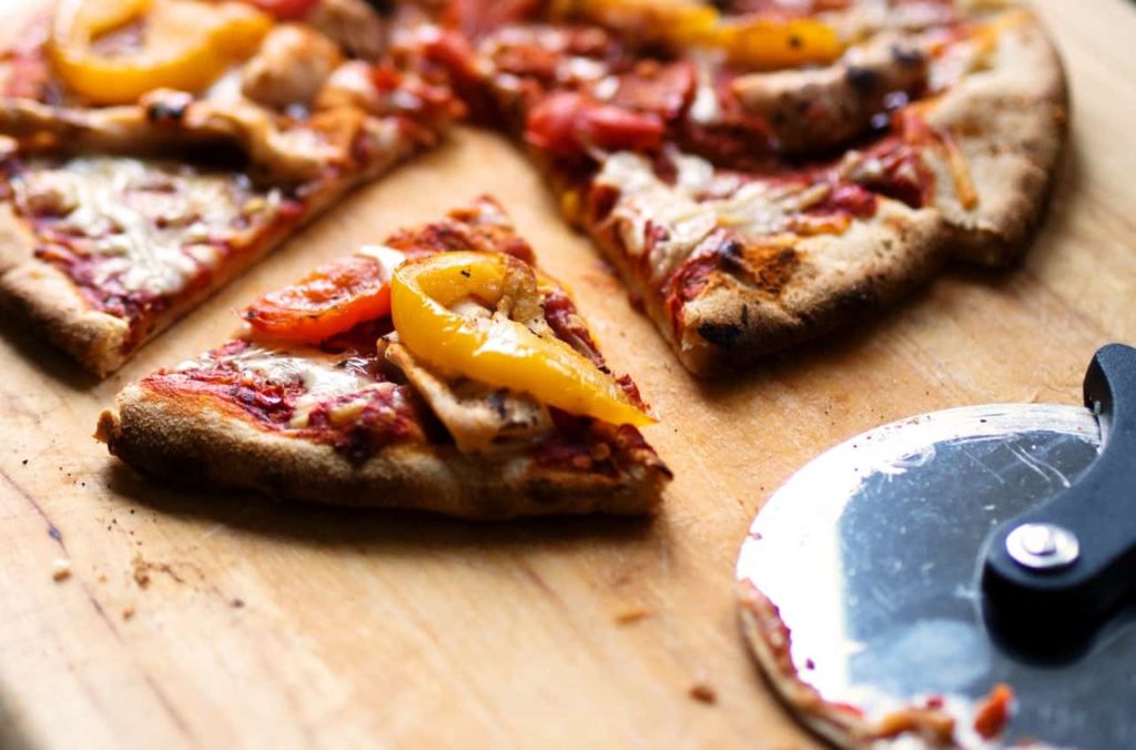 pomysły na pizzę z samodzielnie wybranymi składnikami czyli kompozycja własna pizzy