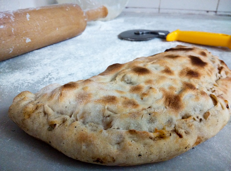 Calzone a pizza - najważniejsze różnice 